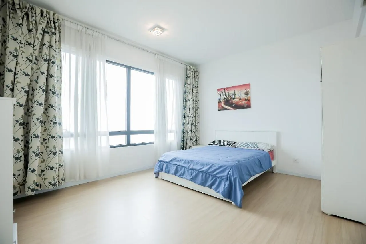 Woodsbury Suite Butterworth 0*,